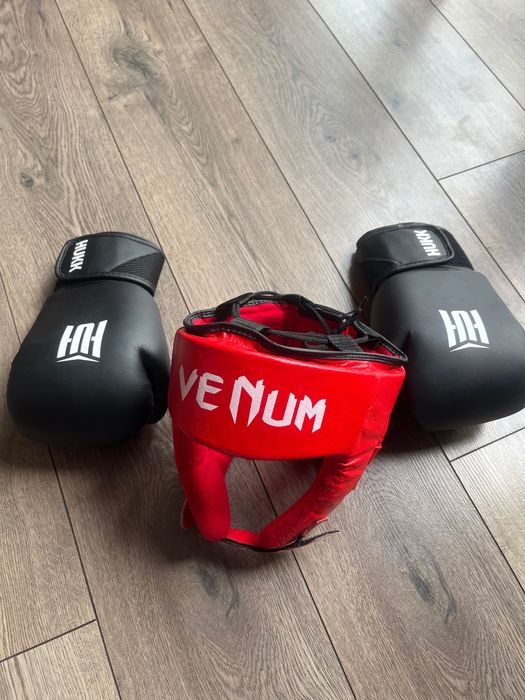 Боксерские перчатки 8 oz и шлем M