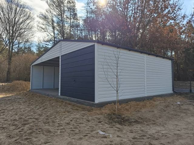 Vand garaje auto din panouri sandwich, structură solidă  7 x 3.5m