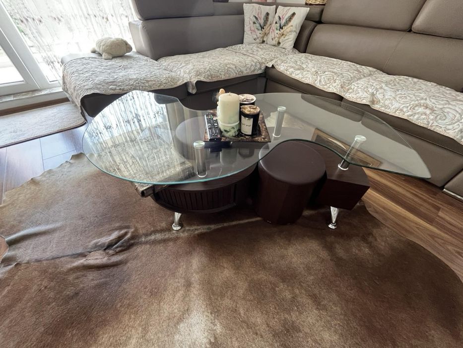 Дървена холна маса