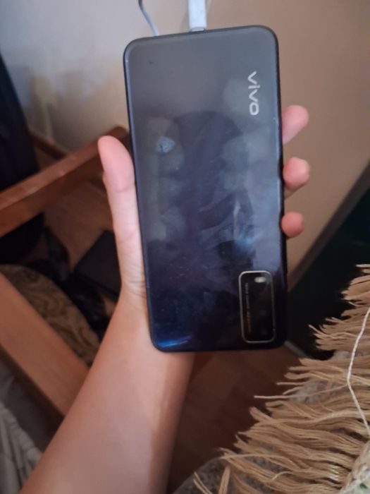 Продам телефон vivo v2027