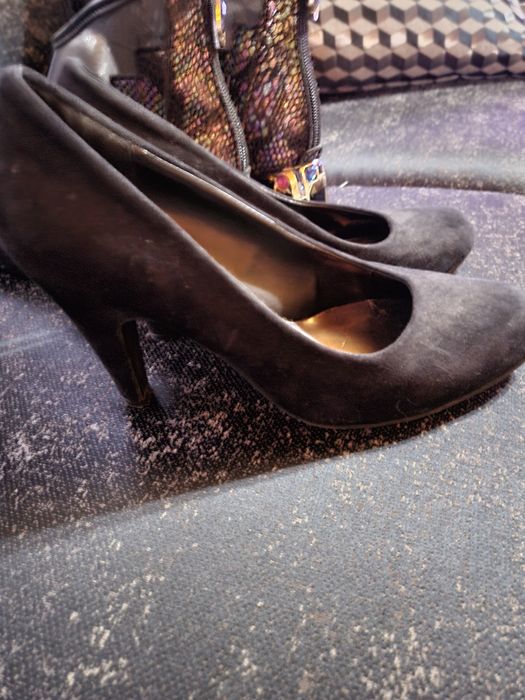 Красиви пролетно-есенни боти с камъни