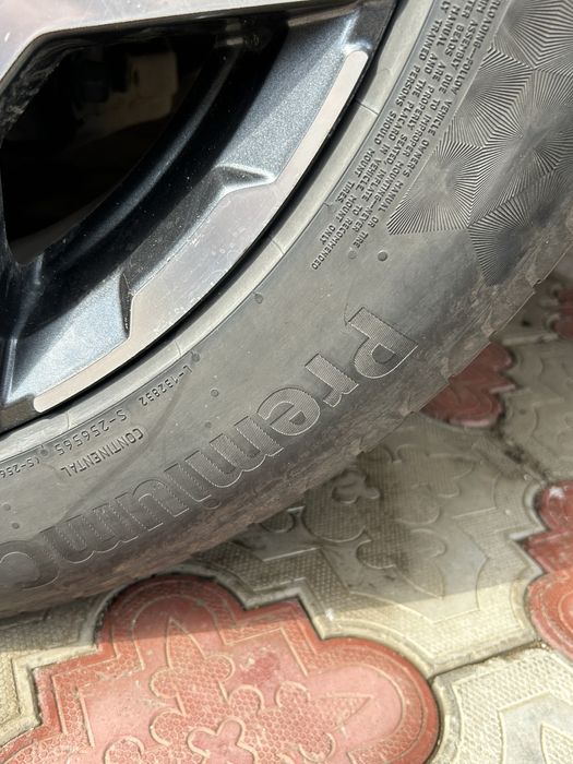 Продам автошины 235/55R19