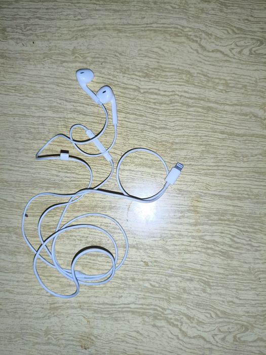 Наушники aple надо почистить