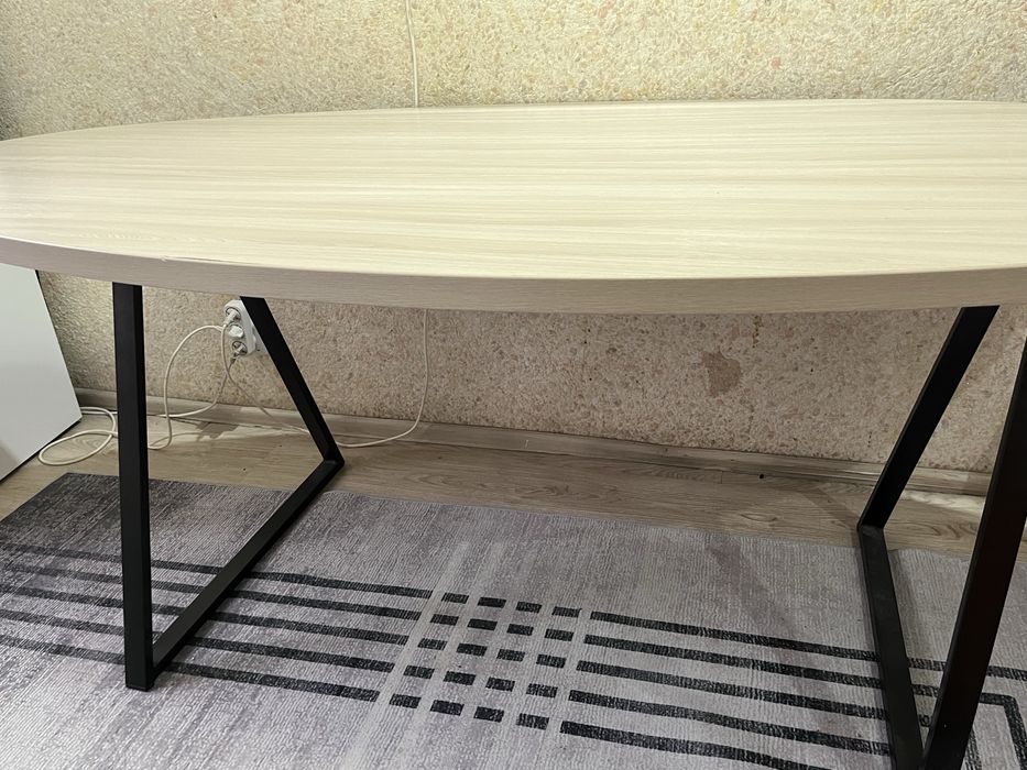 Продам стол в хорошем состоянии