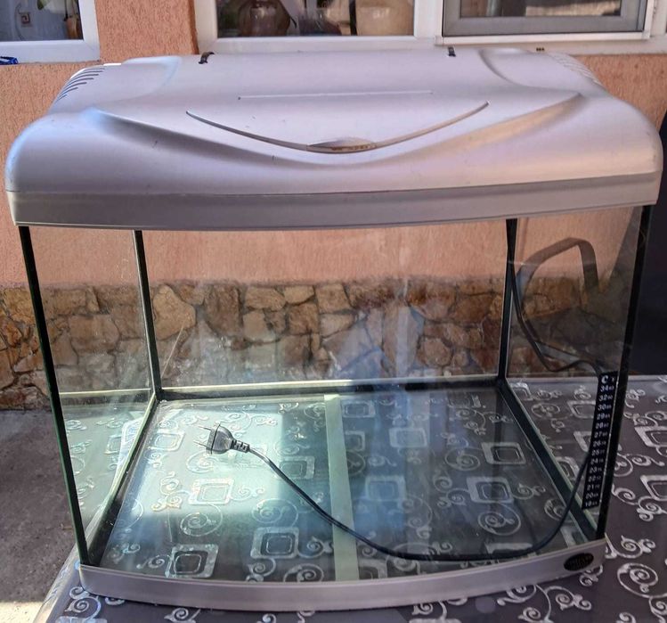 Vând acvariu 60l