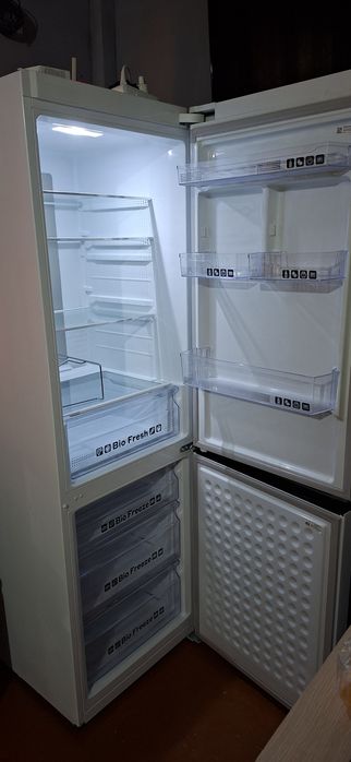 Продаётся.Холодильник.