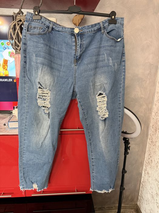 Vand blugi marime mare 30 lei