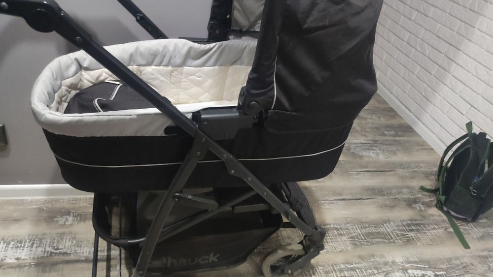 Продам коляску 2 в 1.