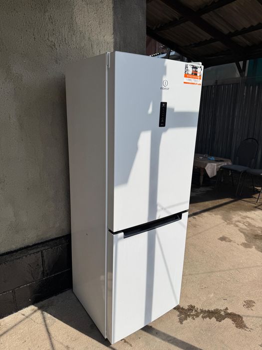 Холодильник белый