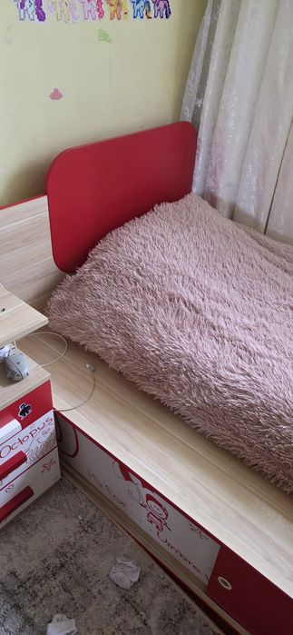 Продам кровать для девочки подростка