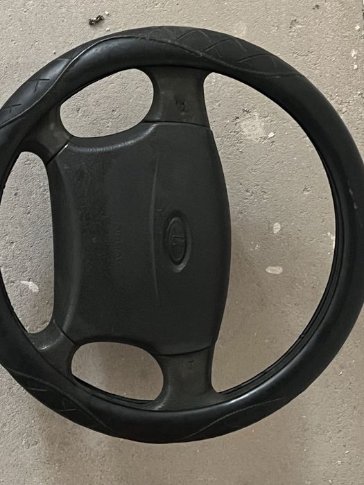 Продам руль с приоры с рабочей подушкой