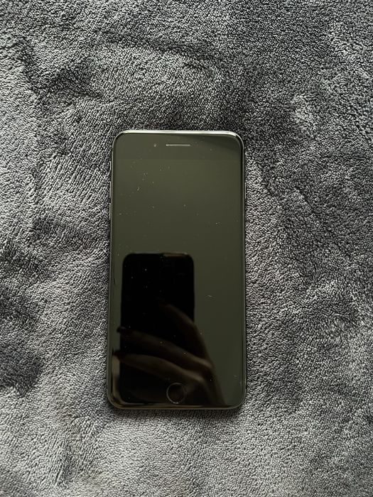 Продам iphone 8+ б/у