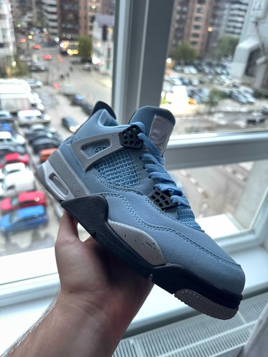 Air Jordan 4 University Blue