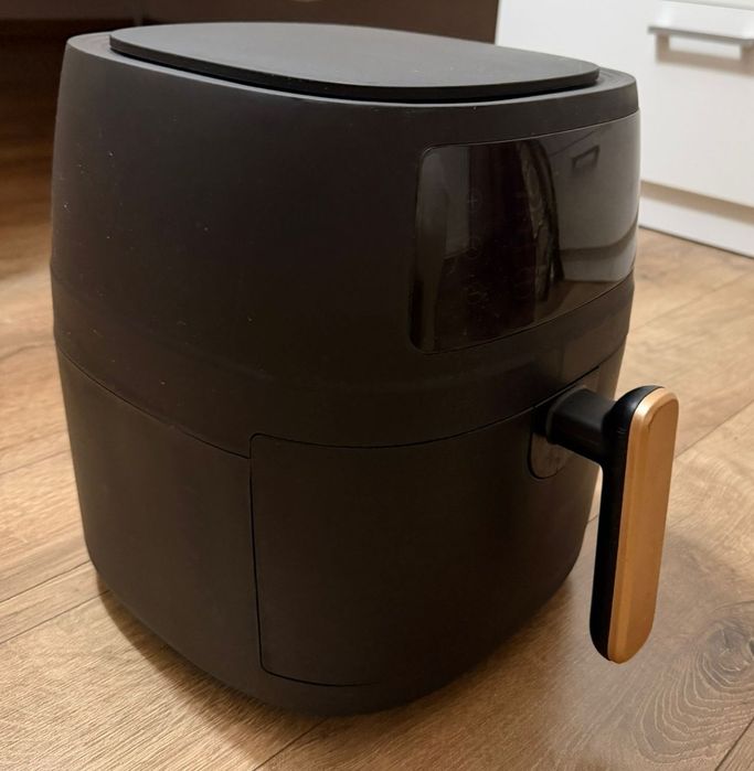 Vand Air Fryer ca nou