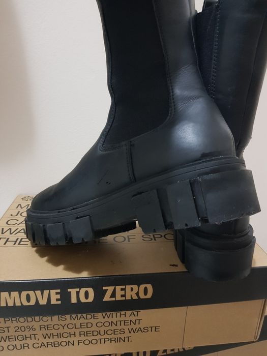 Боти тип челси на марката ONLY.