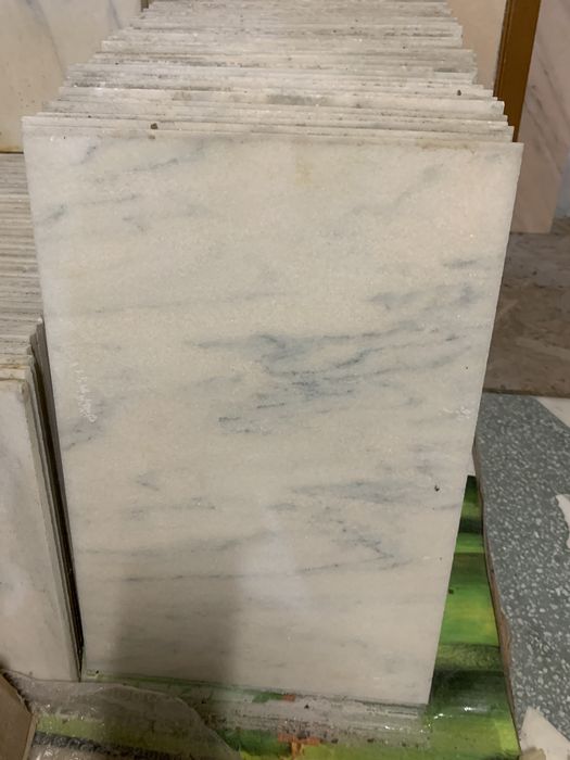 Marmura Ruschita Roz cu venaturi negre negre