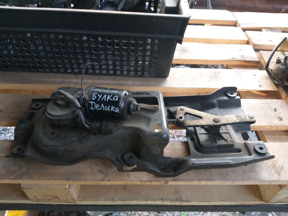 Mitsubishi Delica Булка 94-97 моторчик дворников