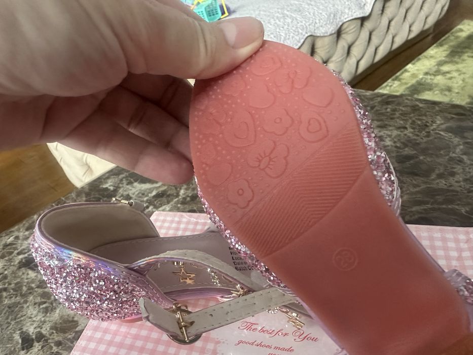 Pantofi de printesa cu toc potrivit nr 28 de dans  noi  in cutie