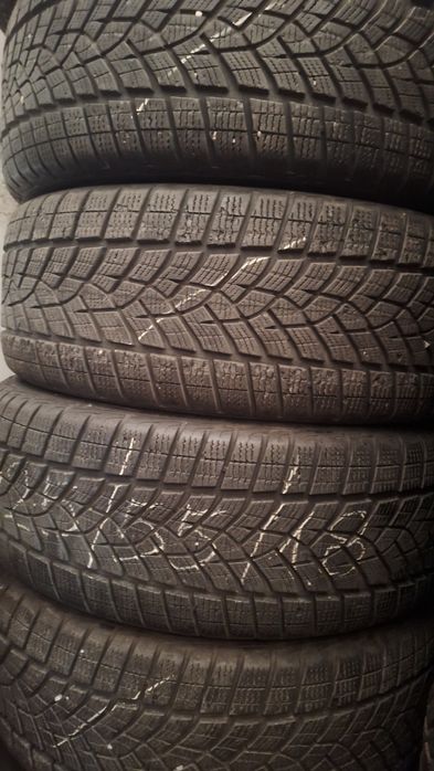 Гуми 225/55/18 комплект 7 мм