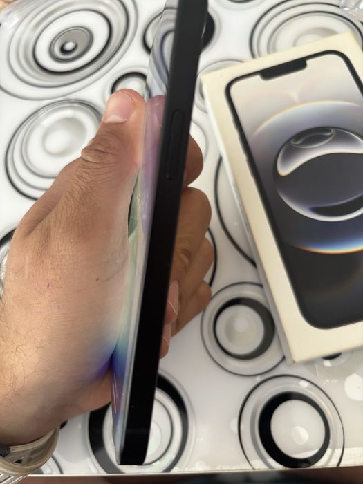 Продавам iphone 16e