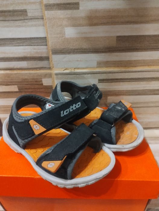 Бебешки сандали и маратонки