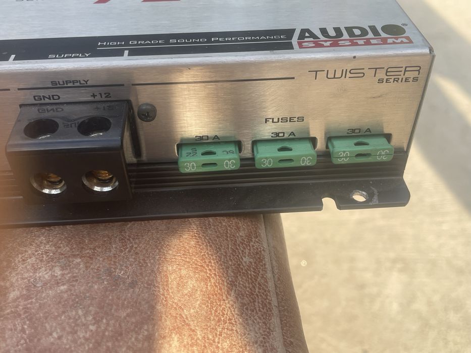 Amplificator Audio System Twister F2-500 2x390W RMS / 2x230W RMS, 2 canale, 800W RMS Bridge