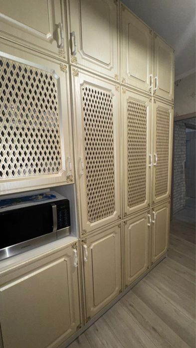 Кухонный шкаф , стол, скамья