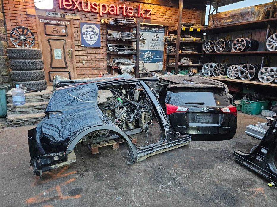 Заднее правое крыло RAV4