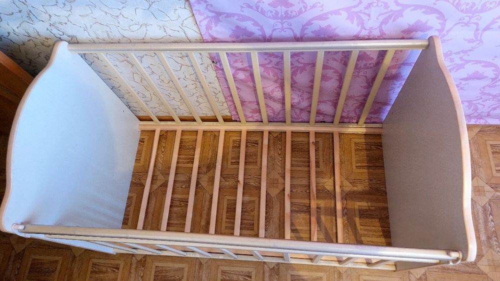 Детская кроватка