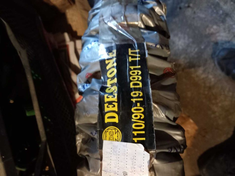 Гуми за работни колички и мото гуми