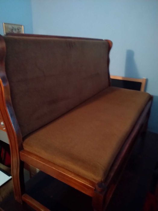 Холна трапезна маса с столове и пейки