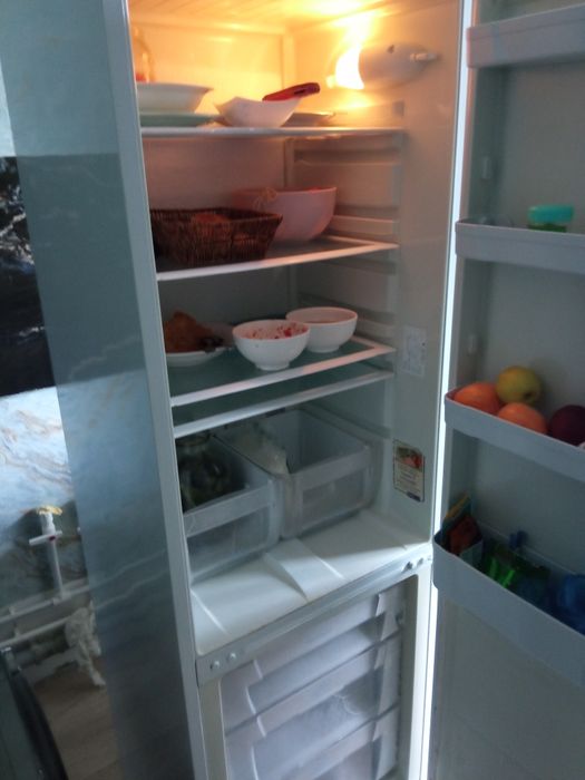 Продается Холодильник indesit