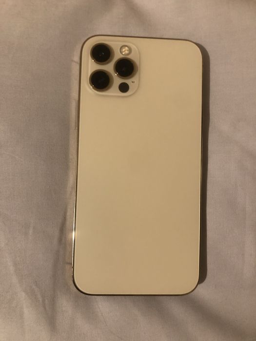 Apple iPhone 12 Pro, цвят Gold, в добро състояние.