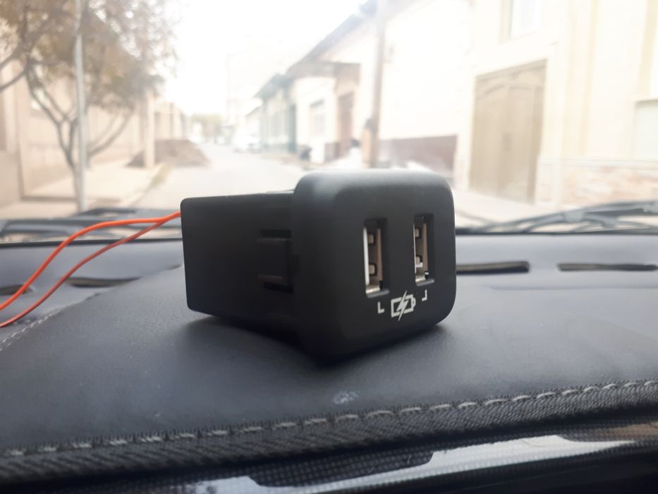 Продам зарядку для телефона от шевроле MALIBU 2.состояние отличное.оче