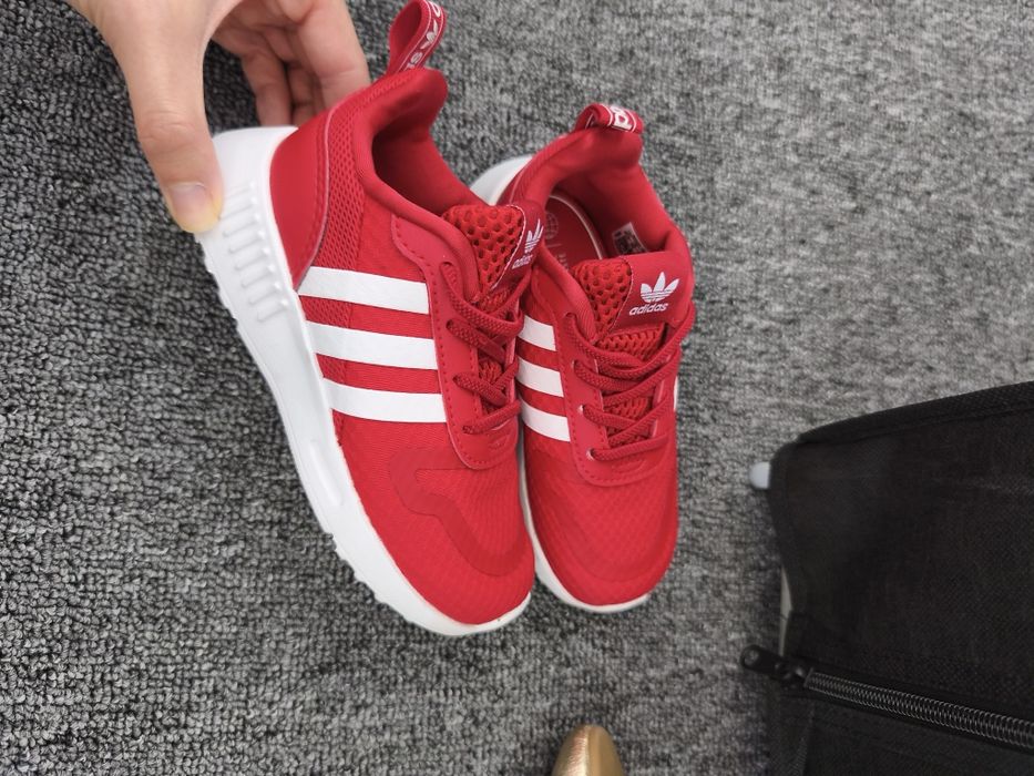 Adidași usori fetita