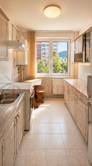 Închiriez apartament