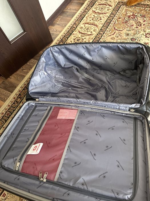 Чемодан дорожный