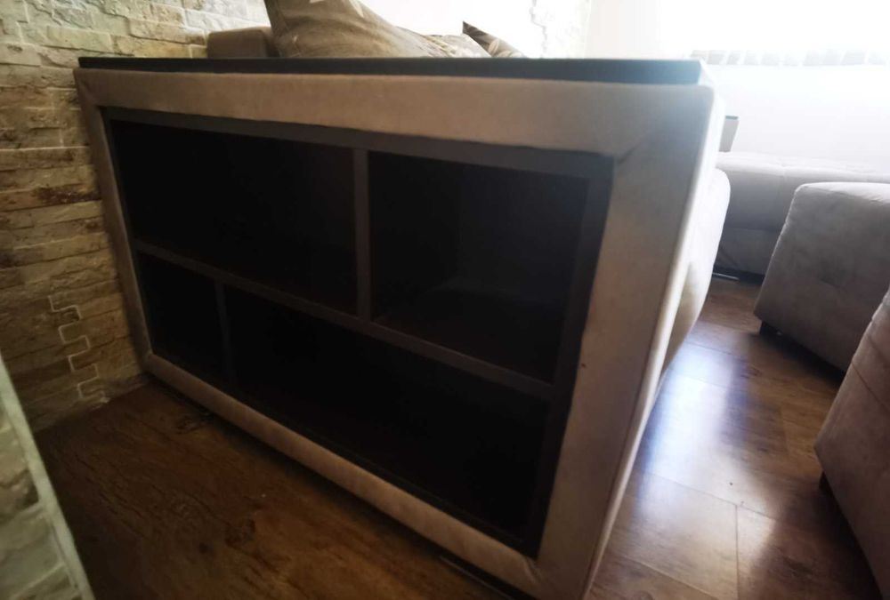 Ъглов разгъваем диван + табуретки