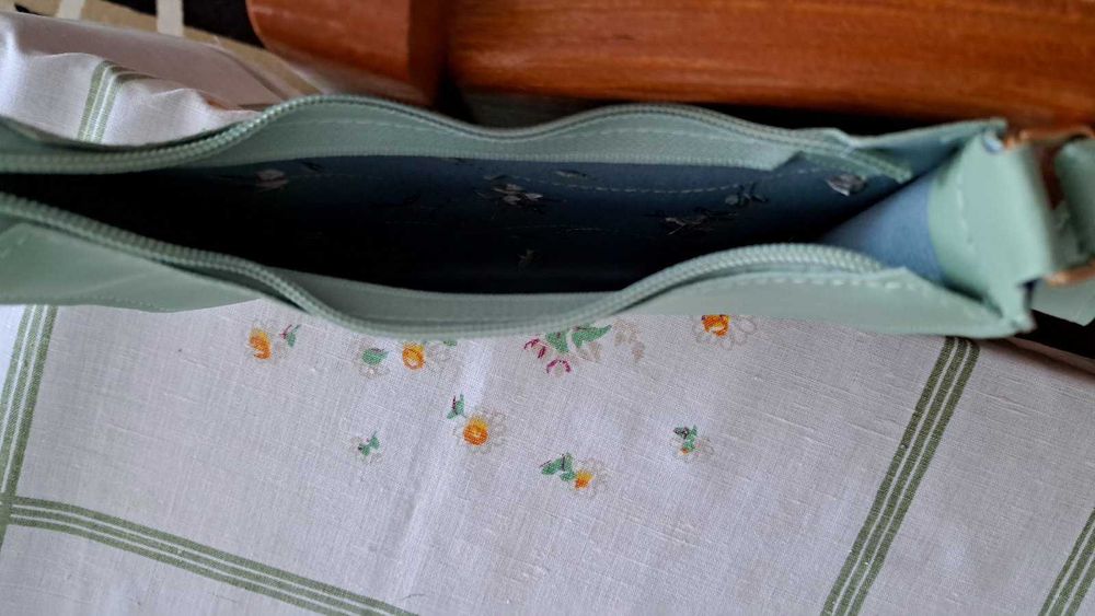 Дамска чанта бродирана