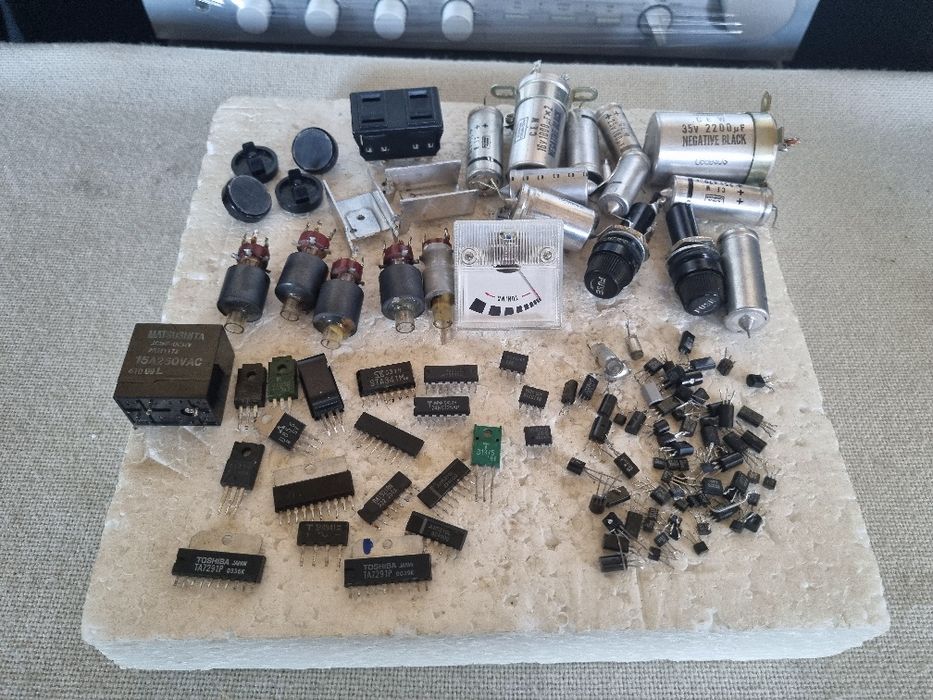 Pachet dif componente, Tranzistori mici, etc. Perfecta stare.
