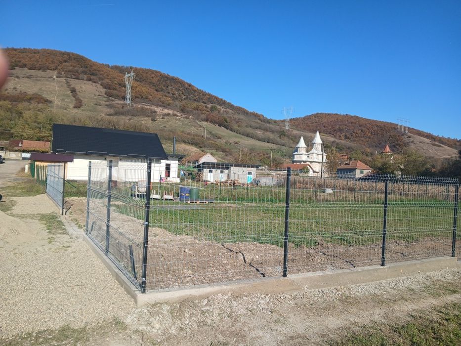 Casa la rosu  100mp!