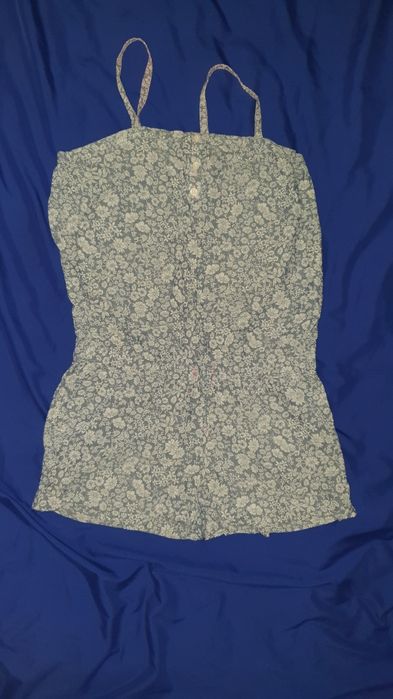 Salopeta cu pantaloni scurți