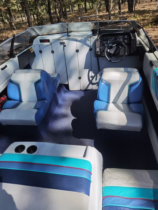 Barca de agrement Bayliner Capri 3.0