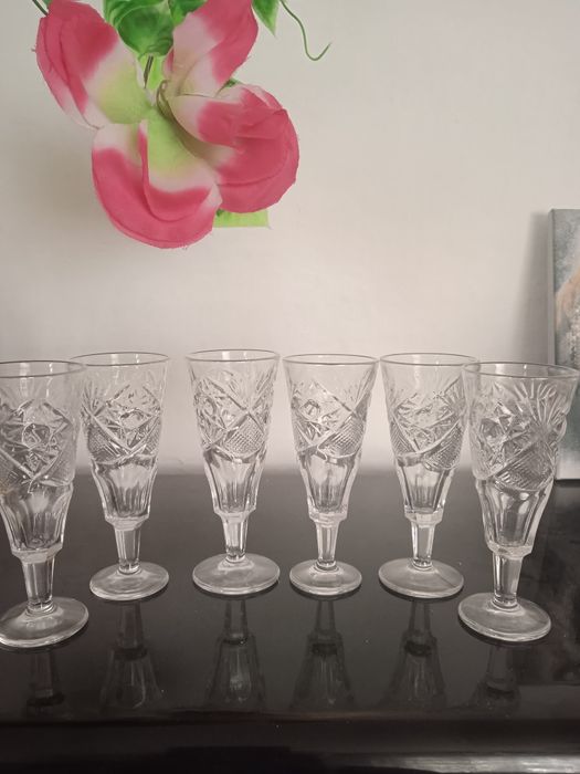 Кувшин , вазочки ,рюмки