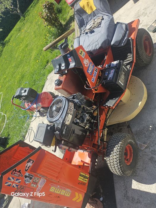 Tractoras gazon Diesel bani sau schimb cu diverse