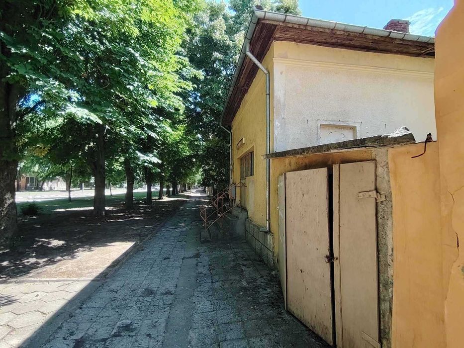 Къща с магазин в центъра на Белене, обл. Плевен !