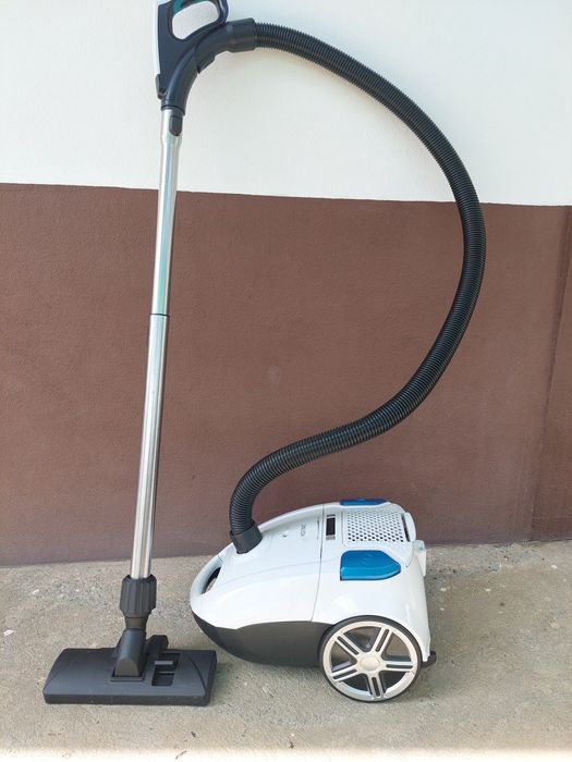 Vând aspirator koenic în stare perfectă! ( 4 saci de rezervă, noi)
