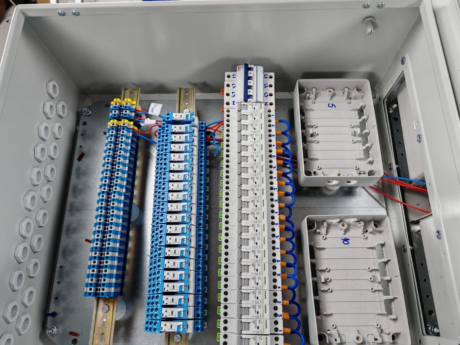 Професионални електроуслуги от лицензиран електротехник