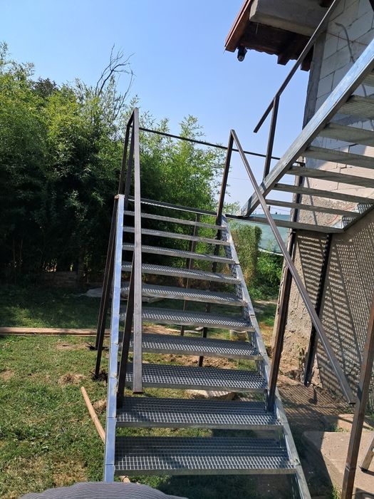 Scări zincate galvanizate