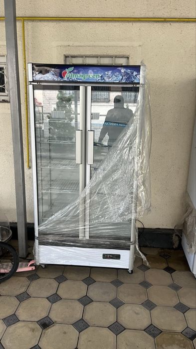 Холодильник витриный